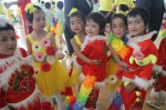 2、汉族孩子与少数民族孩子结对子共庆“六一”儿童节.jpg - 招商发展局