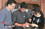 乌鲁木齐“洋学生来我家” 学包中国传统饺子 - 市政府