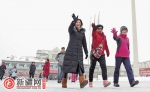乌鲁木齐市各区县近200名选手参加雪地徒步 激情挥洒雪莲山 - 市政府