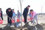 陈全国在参加乌鲁木齐市义务植树活动时强调 全民植树造林 建设美丽新疆 - 林业厅