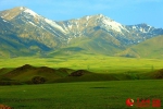 新疆托克逊黑山草原。李靖海 摄 - 人民网