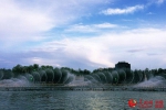 克拉玛依河音乐喷泉。李龙 摄 - 人民网