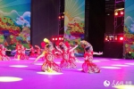 新疆维吾尔自治区第九届“小雪莲”少儿舞蹈大赛现场。徐蒙 摄 - 人民网