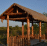 9月18日拍摄的玛纳斯国家湿地公园的路边凉亭。人民日报记者 亓玉昆 摄 - 人民网