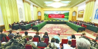 新疆代表团讨论十九大报告并向中外媒体开放 - 人民网