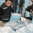 中国扶贫基金会向新疆精河发放2930个家庭应急保障箱 - 人民网