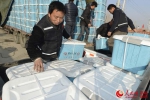 中国扶贫基金会向新疆精河发放2930个家庭应急保障箱 - 人民网