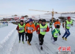 此次冰雪节主打“冰雪+体育”牌，近900名运动员报名参赛20多个项目。　柳鹏 摄 - 中国新疆网