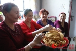 新疆乌苏：村里的“铁梅”人人夸 - 人民网