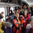 春运首日：Z70次列车上欢快的歌舞温暖春运回家路（组图） - 人民网