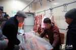 乌鲁木齐市民喜购春节储备肉 - 市政府