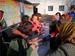 常思群众疾苦  做好实事好事  ---  驻村工作队邀请伊犁州妇幼保健院为住户村民开展义诊活动  - 国土资源