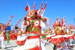 博斯腾湖捕鱼节开幕式，108名群众组成威风锣鼓队表演韩城行鼓。（年磊 摄） - 人民网