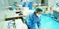 【众志成城 打赢疫情防控阻击战】新疆首条医用防护口罩（N95）生产线投产 - 市政府