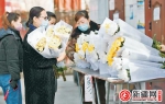 今年清明更“清明”花祭网祭蔚成风 - 市政府