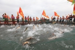新疆博斯腾湖迎来开湖季 渔人欢笑鱼满仓 - 中国新疆网