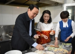 自治区政协机关举行民族团结联谊活动
&#12288 特色美食香  团结情谊浓   - 政协