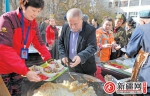 民族团结大院挂牌 居民自办邻里节 - 市政府